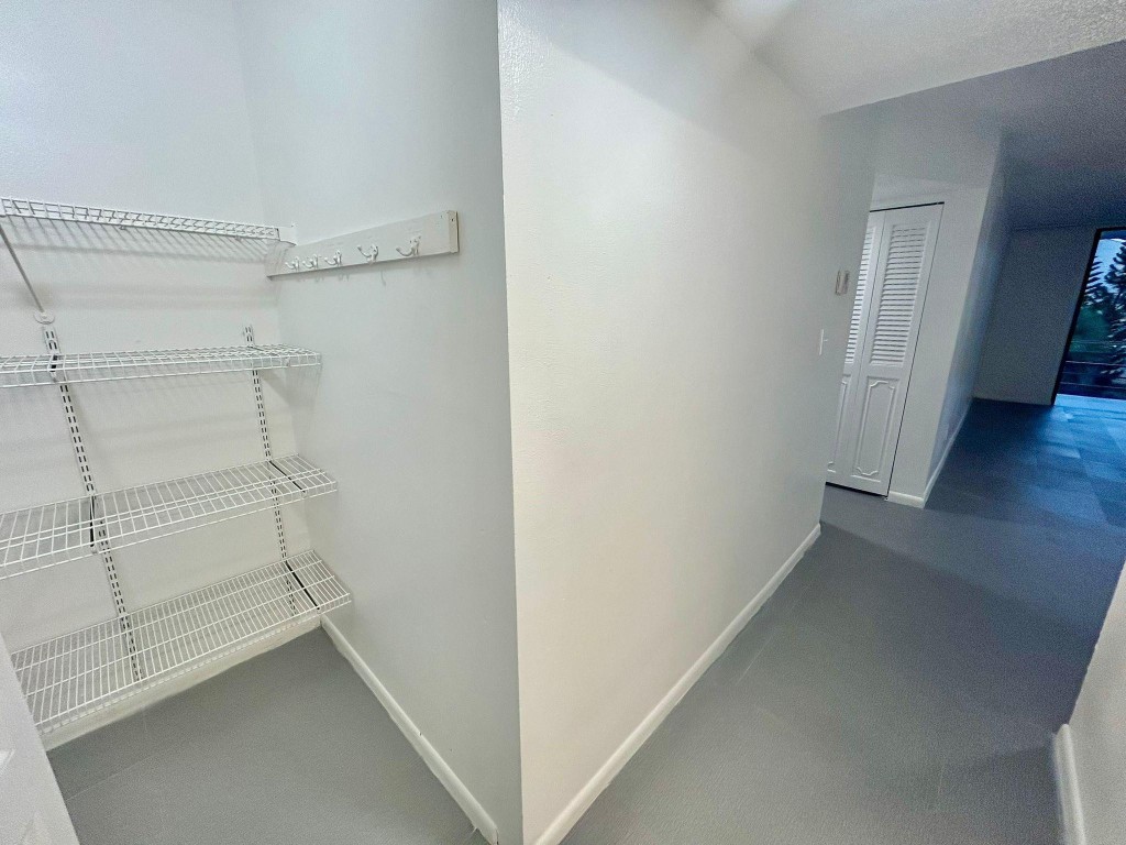 SOMERSET AT LAUDERDALE LA - Residential