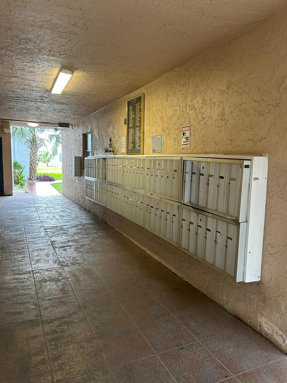 SOMERSET AT LAUDERDALE LA - Residential