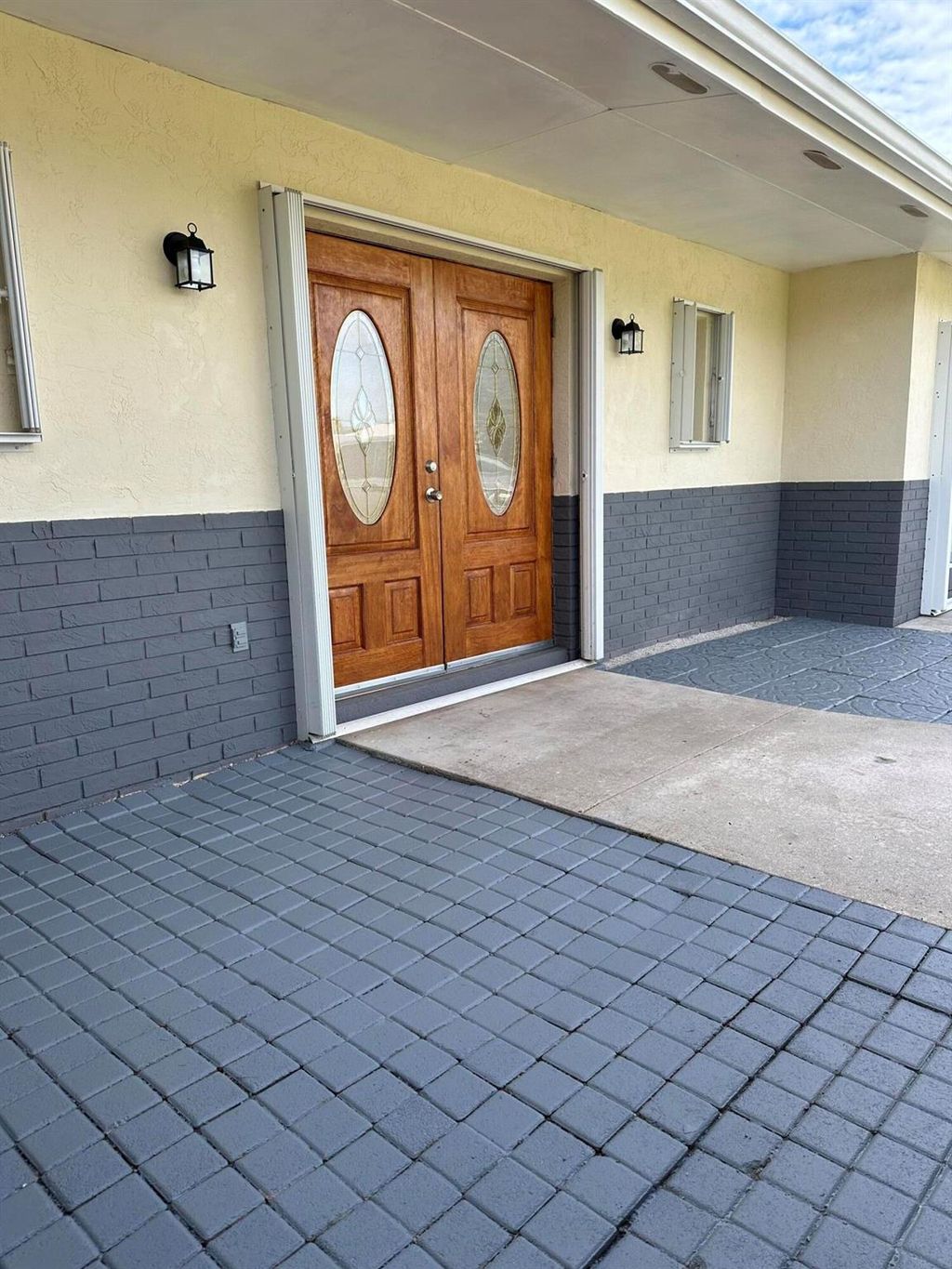 Photo of 950 SE Belfast Avenue, Port Saint Lucie, FL 34983 (MLS # R10952486)