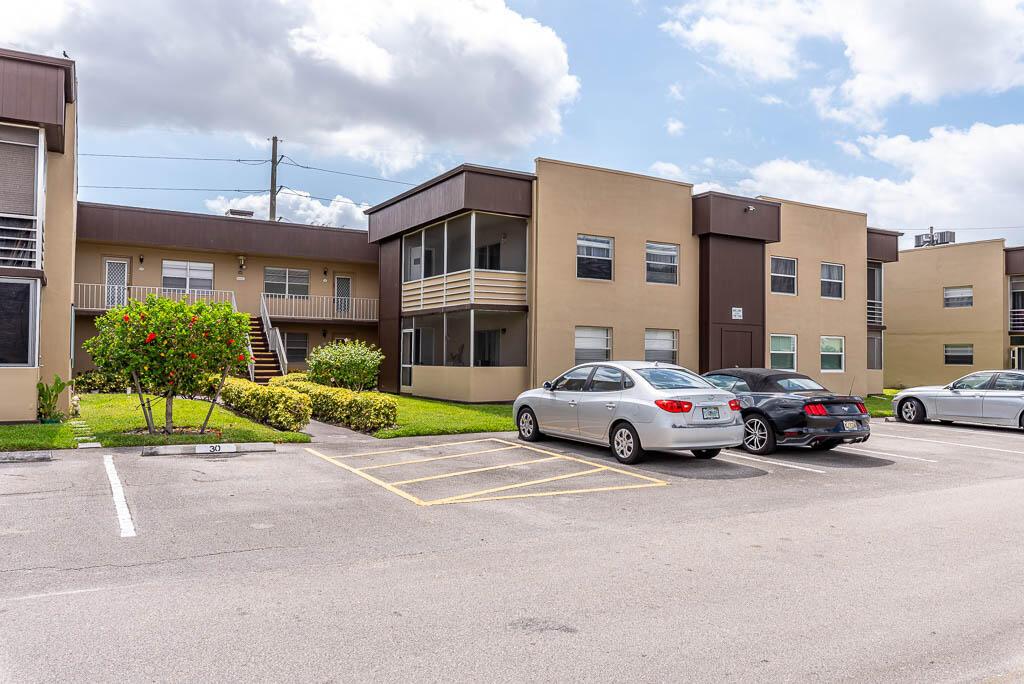 Immaculate 2/2 completely furnished or unfurnished, 55+community, move in ready! This unit have a central A/C and a washer & dryer inside the unit. Located only six miles from the ocean and historic downtown Delray Beach. Three clubhouses, golf, tennis, indoor/outdoor heated pools, live entertainment weekly, free movies, courtesy bus to shopping daily. Bistro, Cafe, beauty shop all on site. Arts/crafts, dance classes, and much more. Hurry up it won't last!!