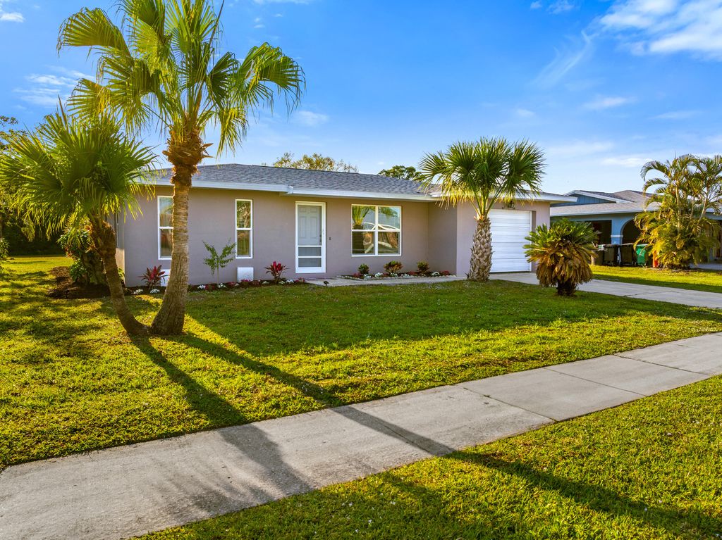 Photo of 358 NE Floresta Drive, Port Saint Lucie, FL 34983 (MLS # R11067439)