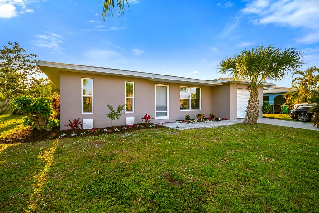 Photo of 358 NE Floresta Drive, Port Saint Lucie, FL 34983 (MLS # R11067439)
