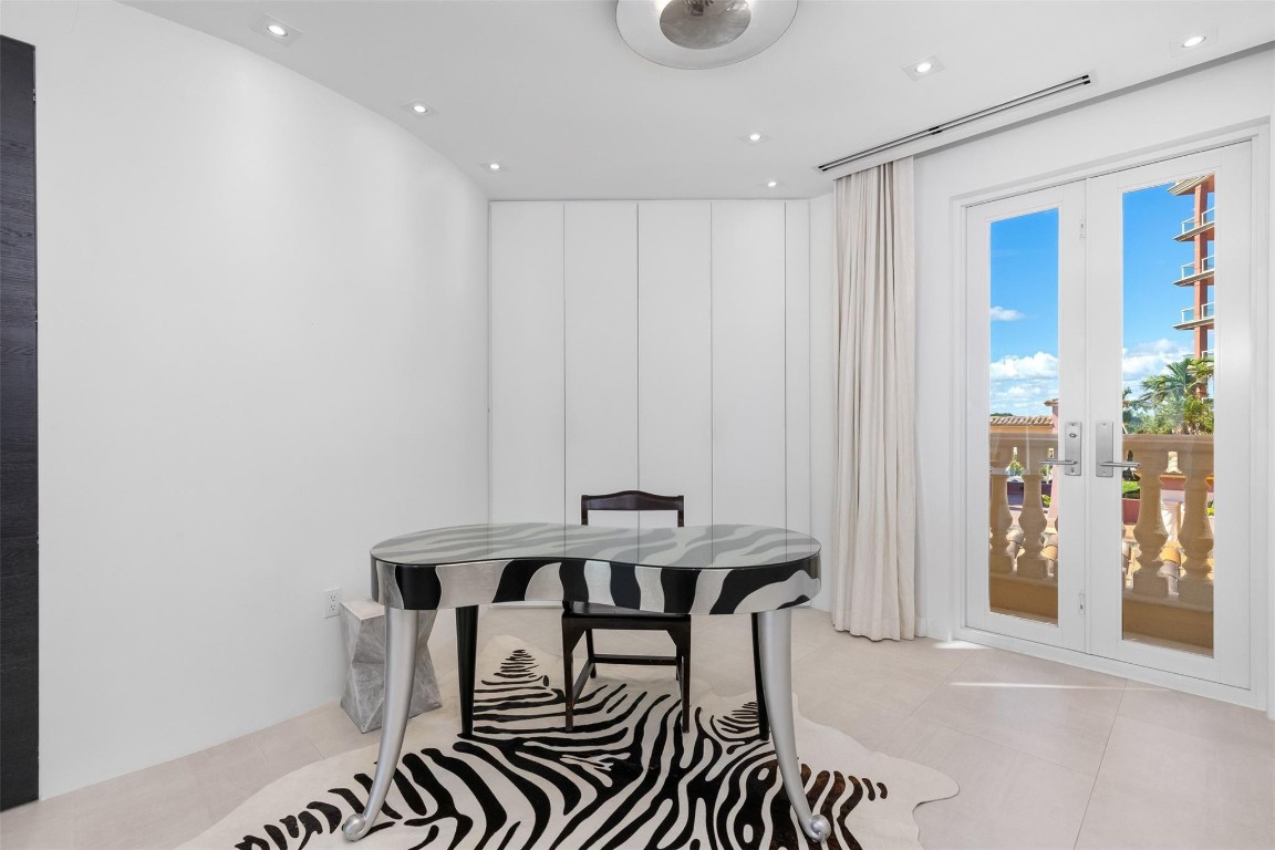 THE PALMS TOWNHOUSES - Residential