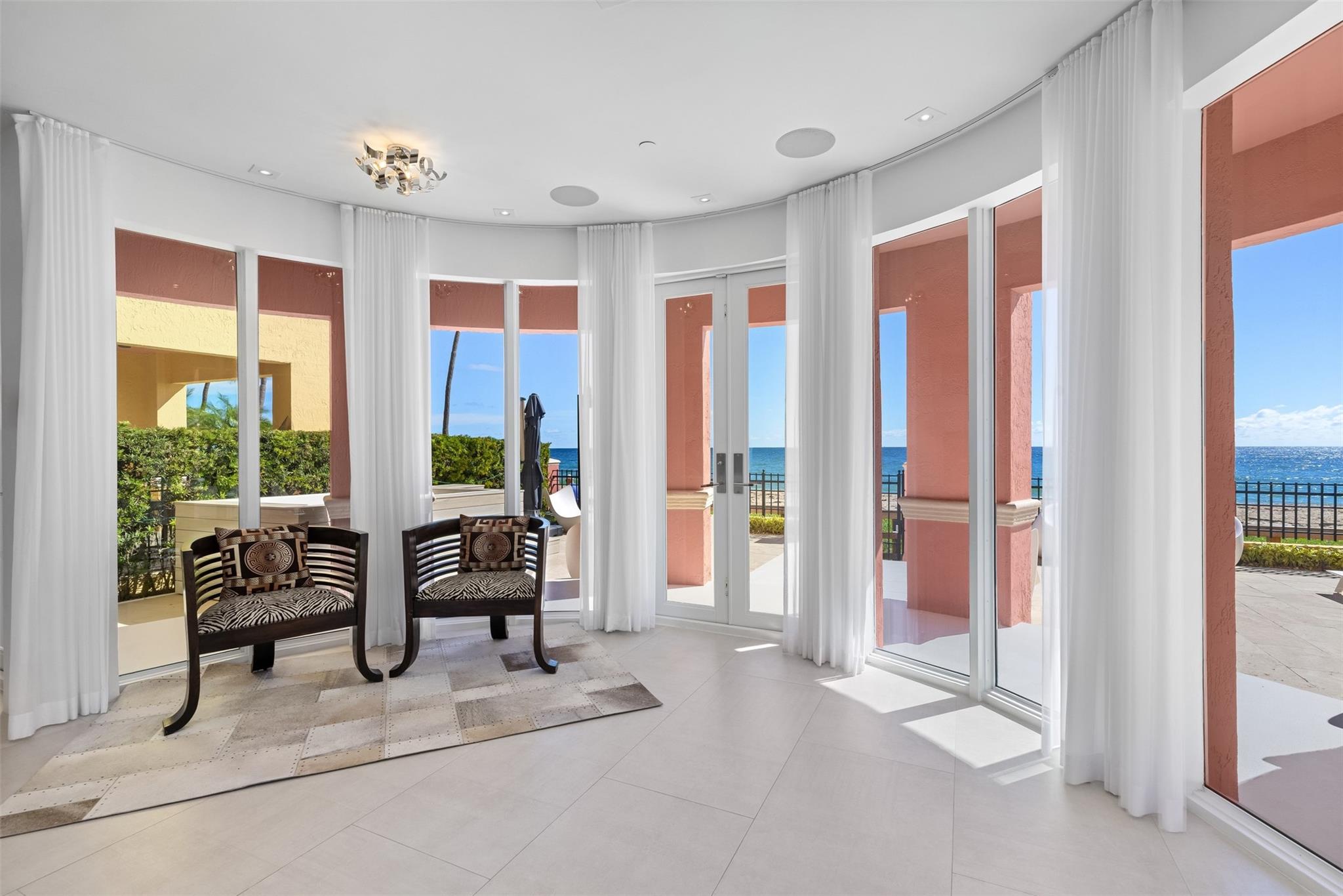 THE PALMS TOWNHOUSES - Residential