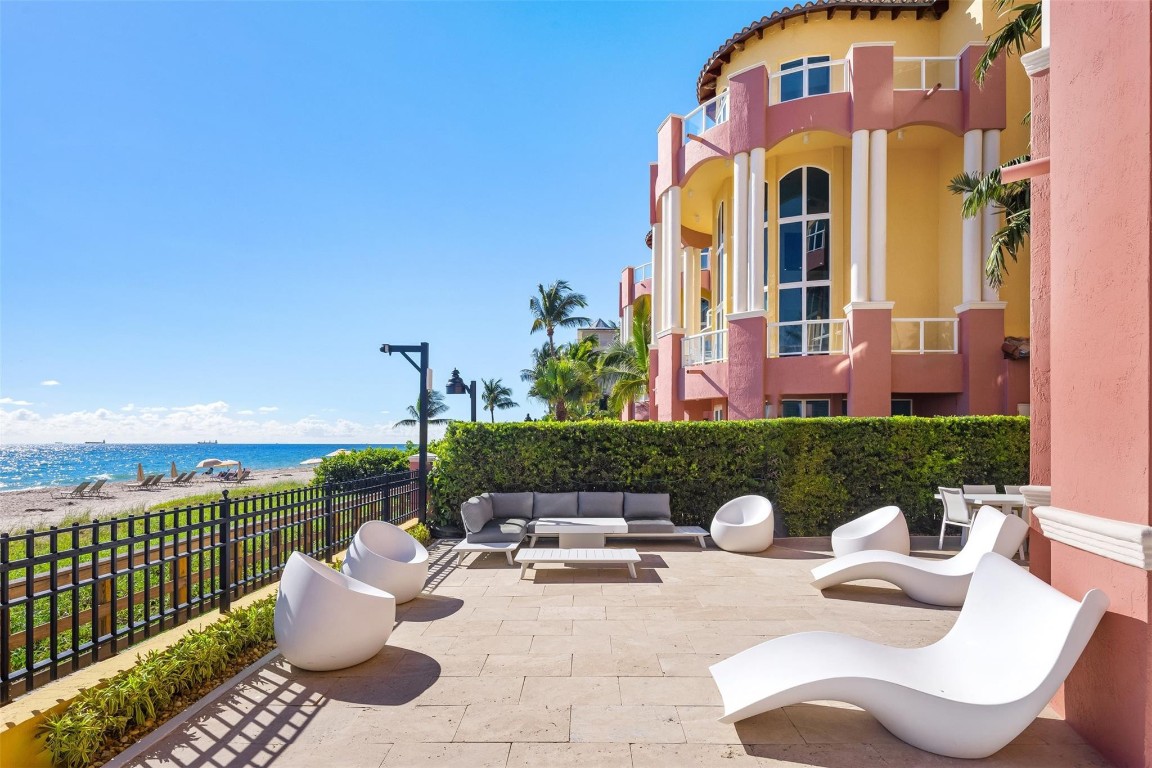 THE PALMS TOWNHOUSES - Residential