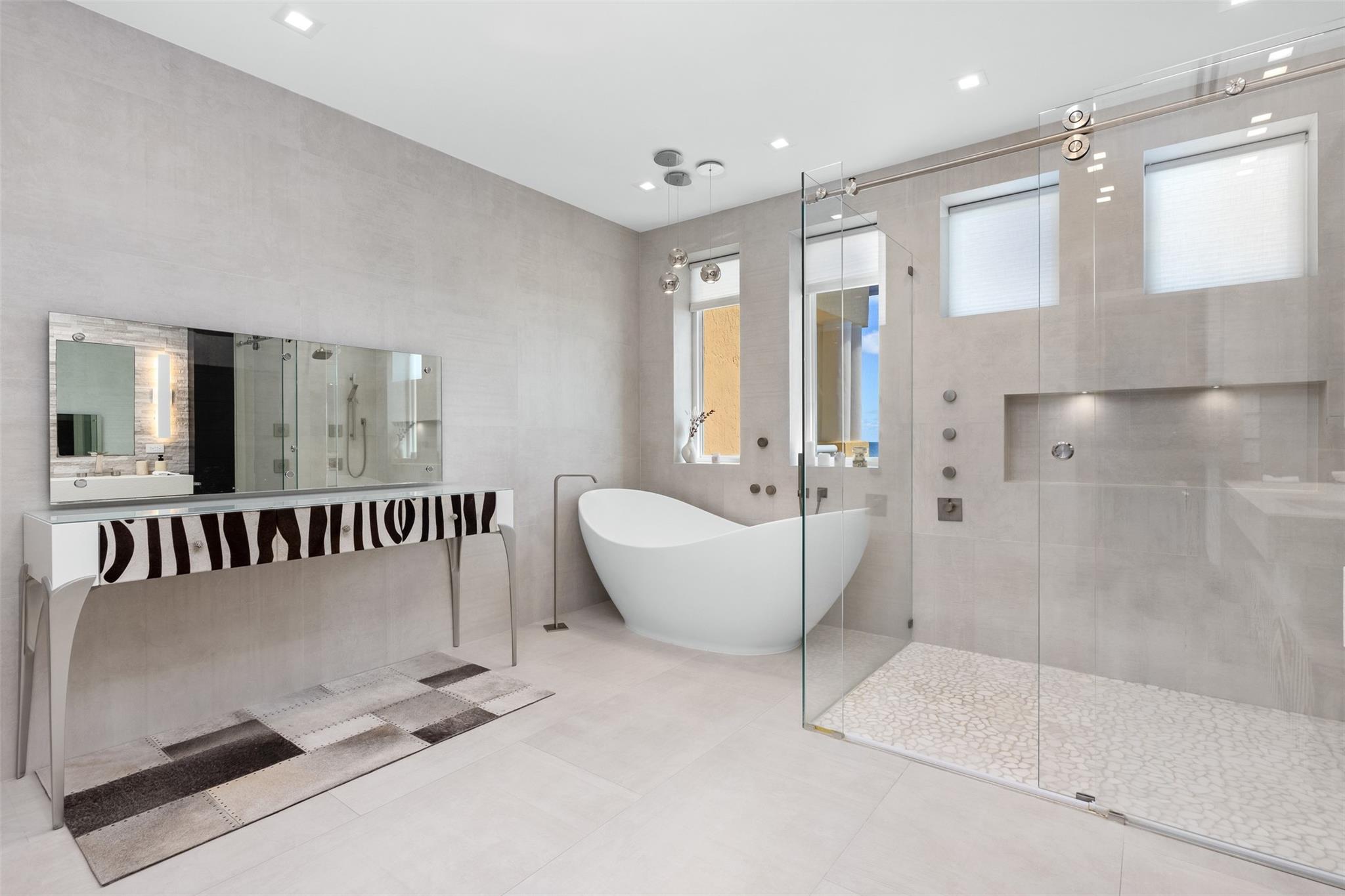 THE PALMS TOWNHOUSES - Residential