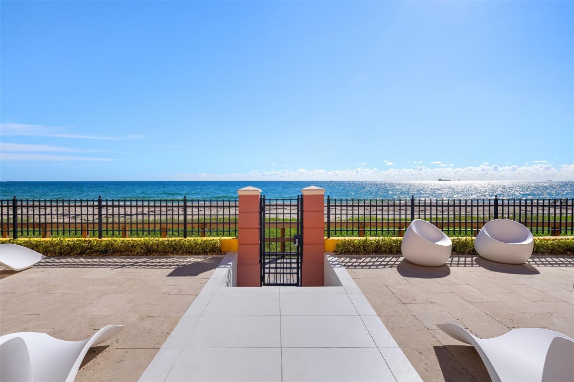 THE PALMS TOWNHOUSES - Residential