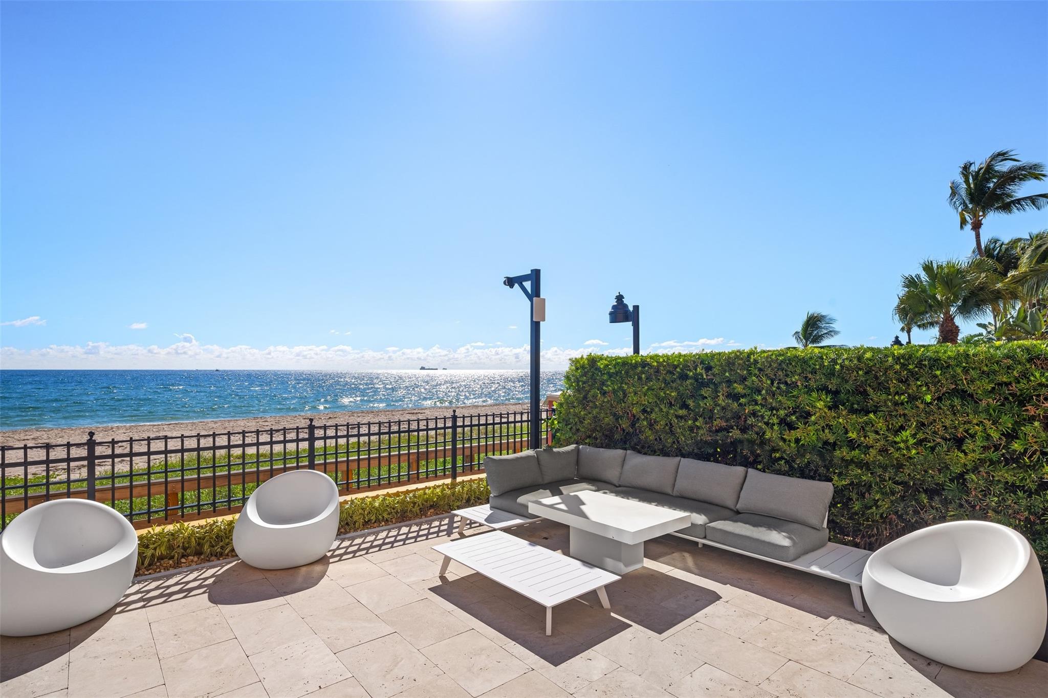 THE PALMS TOWNHOUSES - Residential