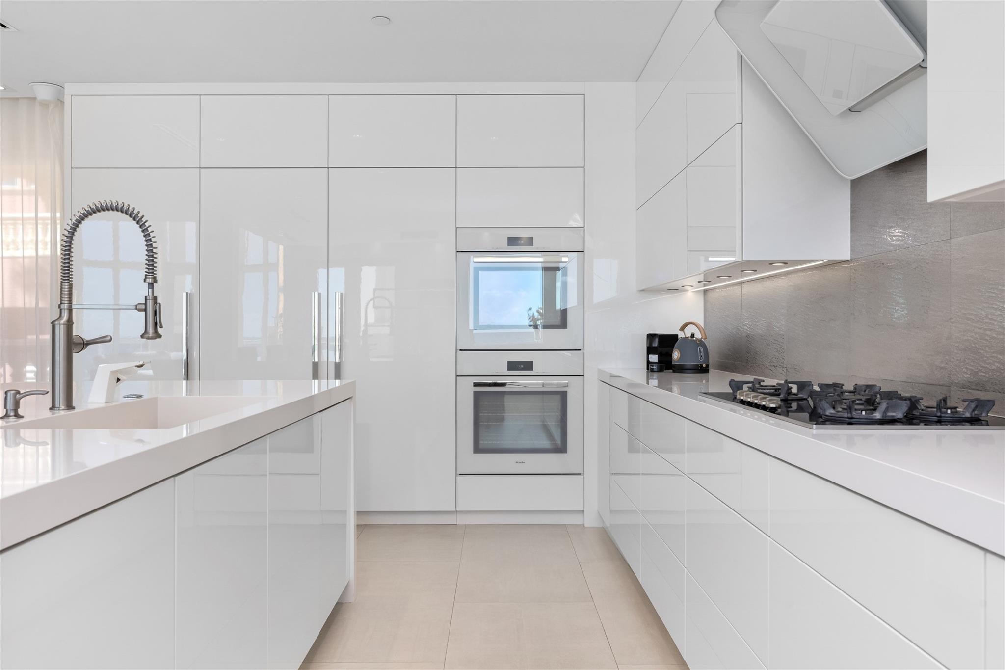 THE PALMS TOWNHOUSES - Residential