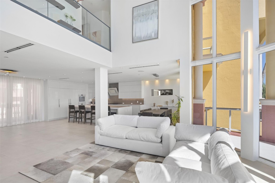 THE PALMS TOWNHOUSES - Residential