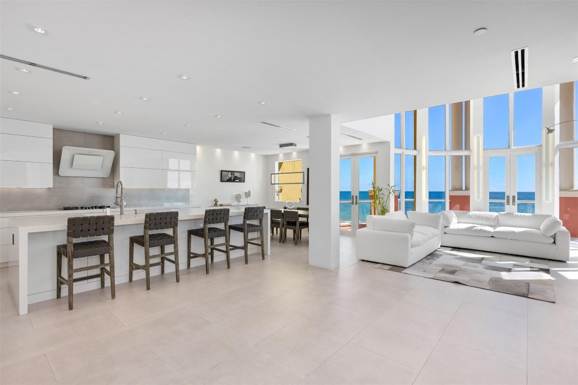 THE PALMS TOWNHOUSES - Residential