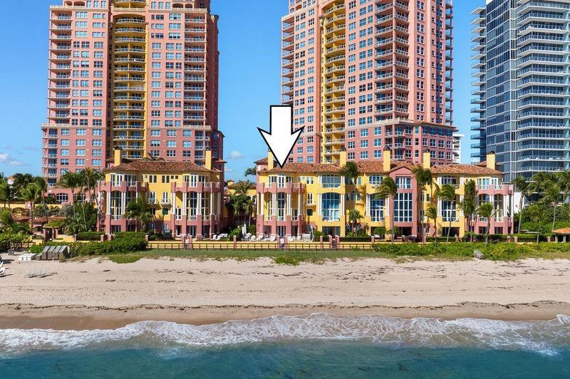 THE PALMS TOWNHOUSES - Residential