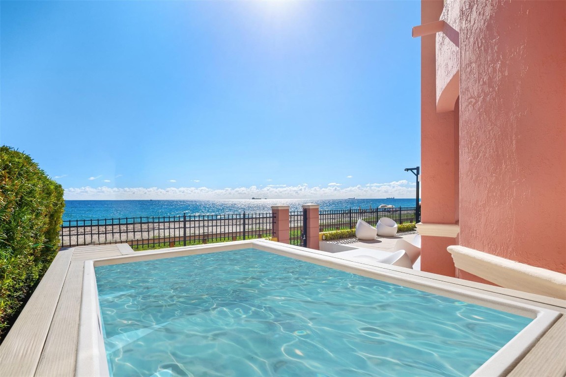 THE PALMS TOWNHOUSES - Residential