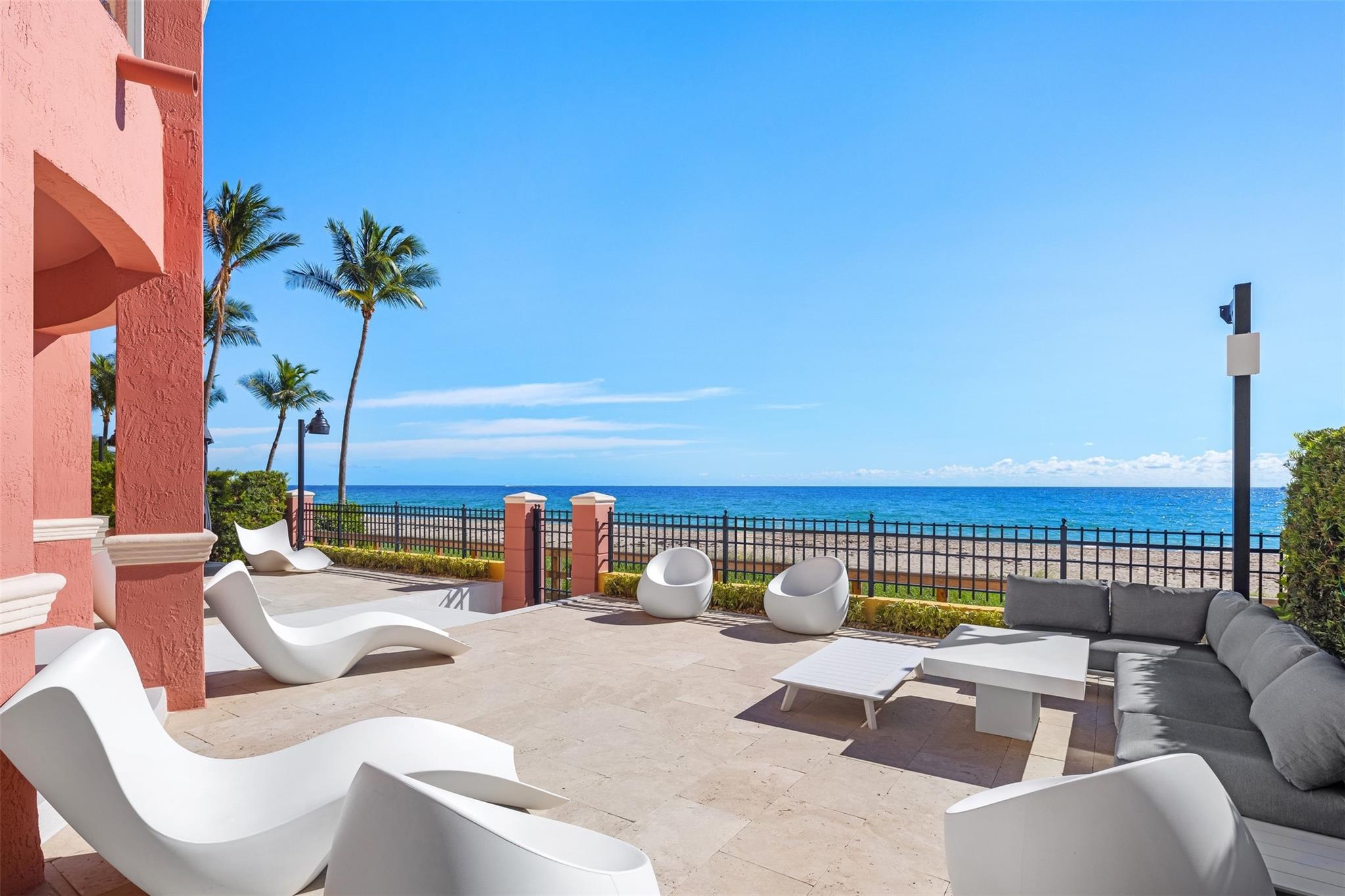 THE PALMS TOWNHOUSES - Residential