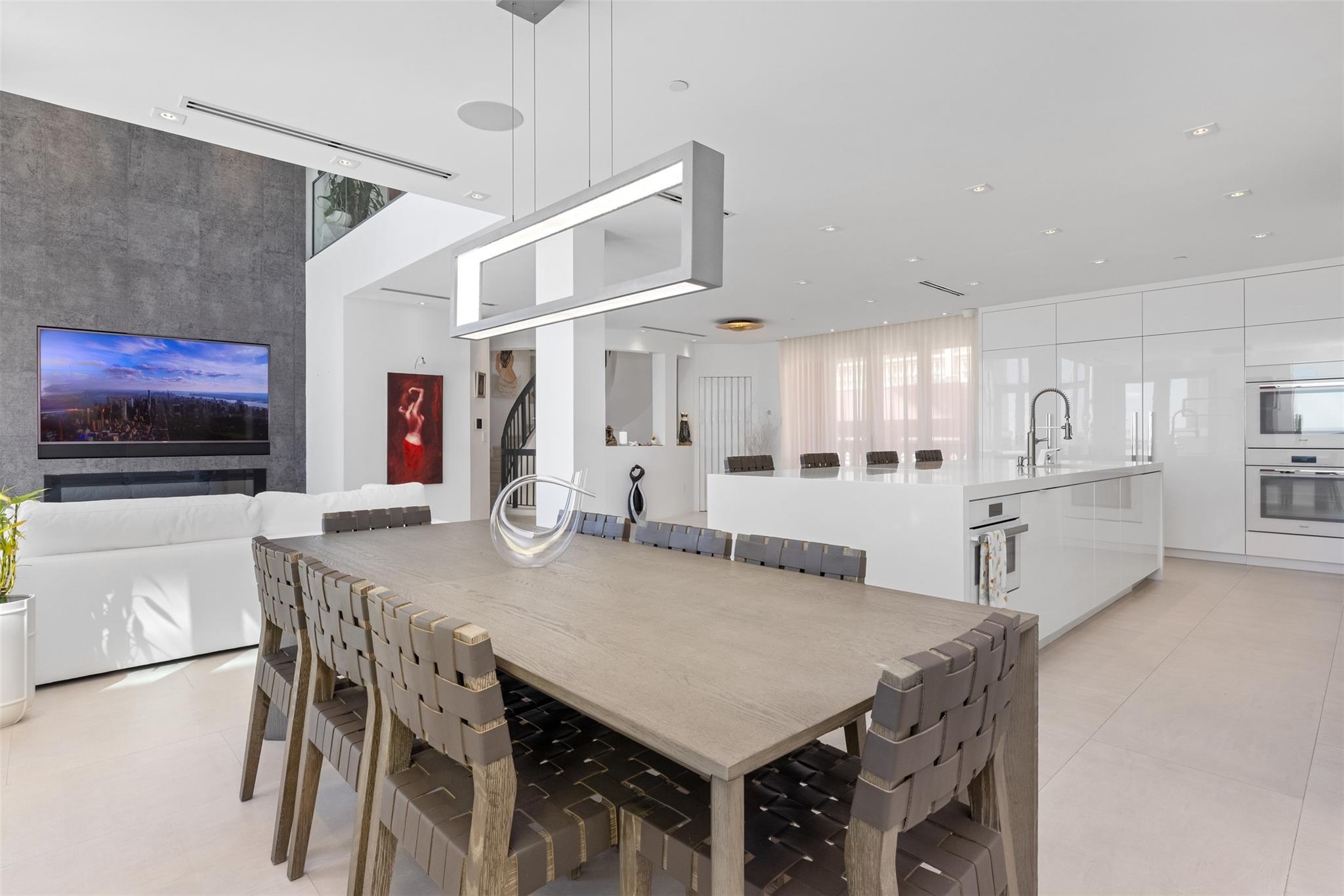 THE PALMS TOWNHOUSES - Residential