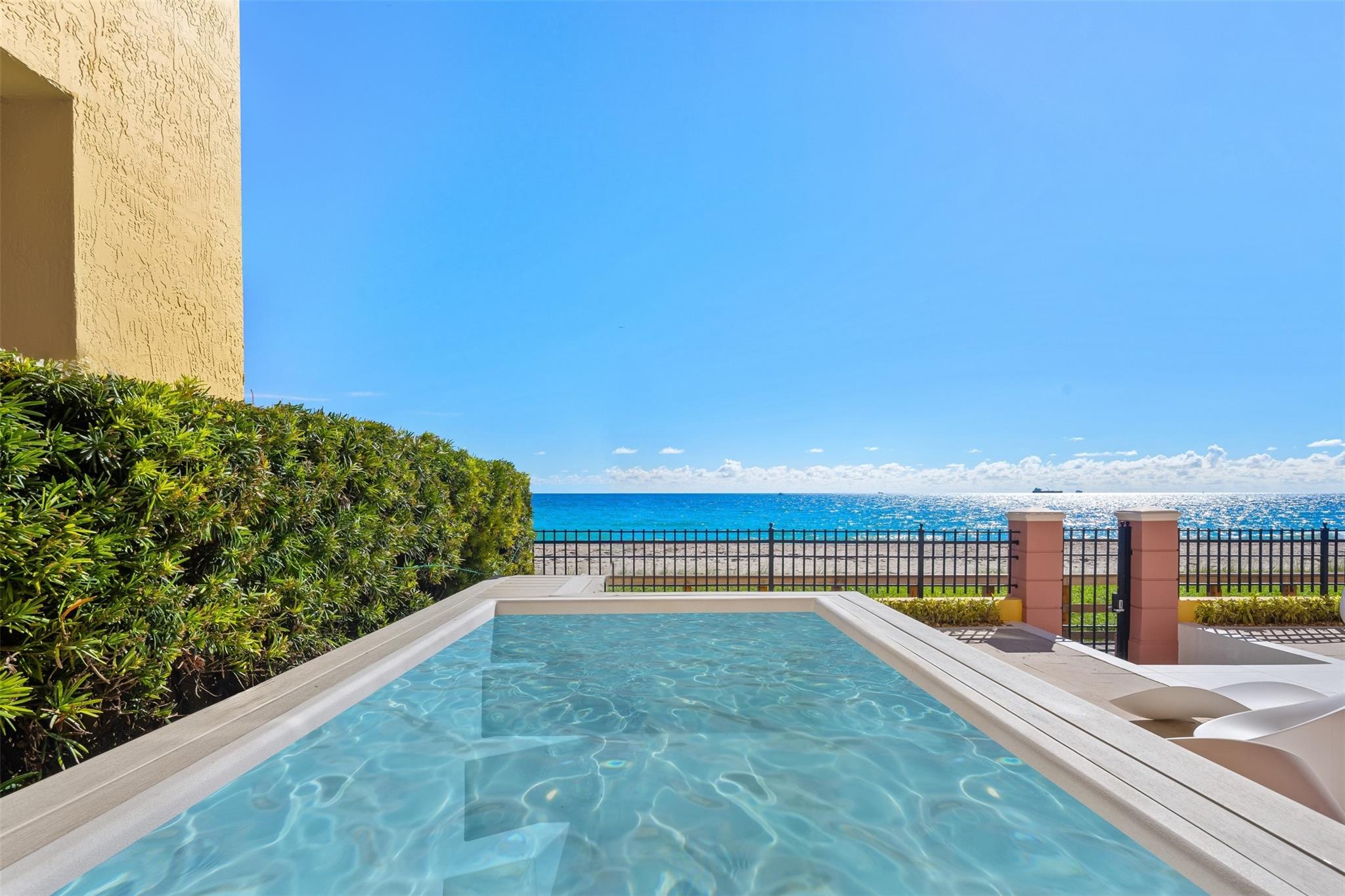 THE PALMS TOWNHOUSES - Residential