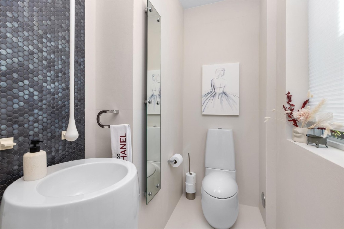 THE PALMS TOWNHOUSES - Residential