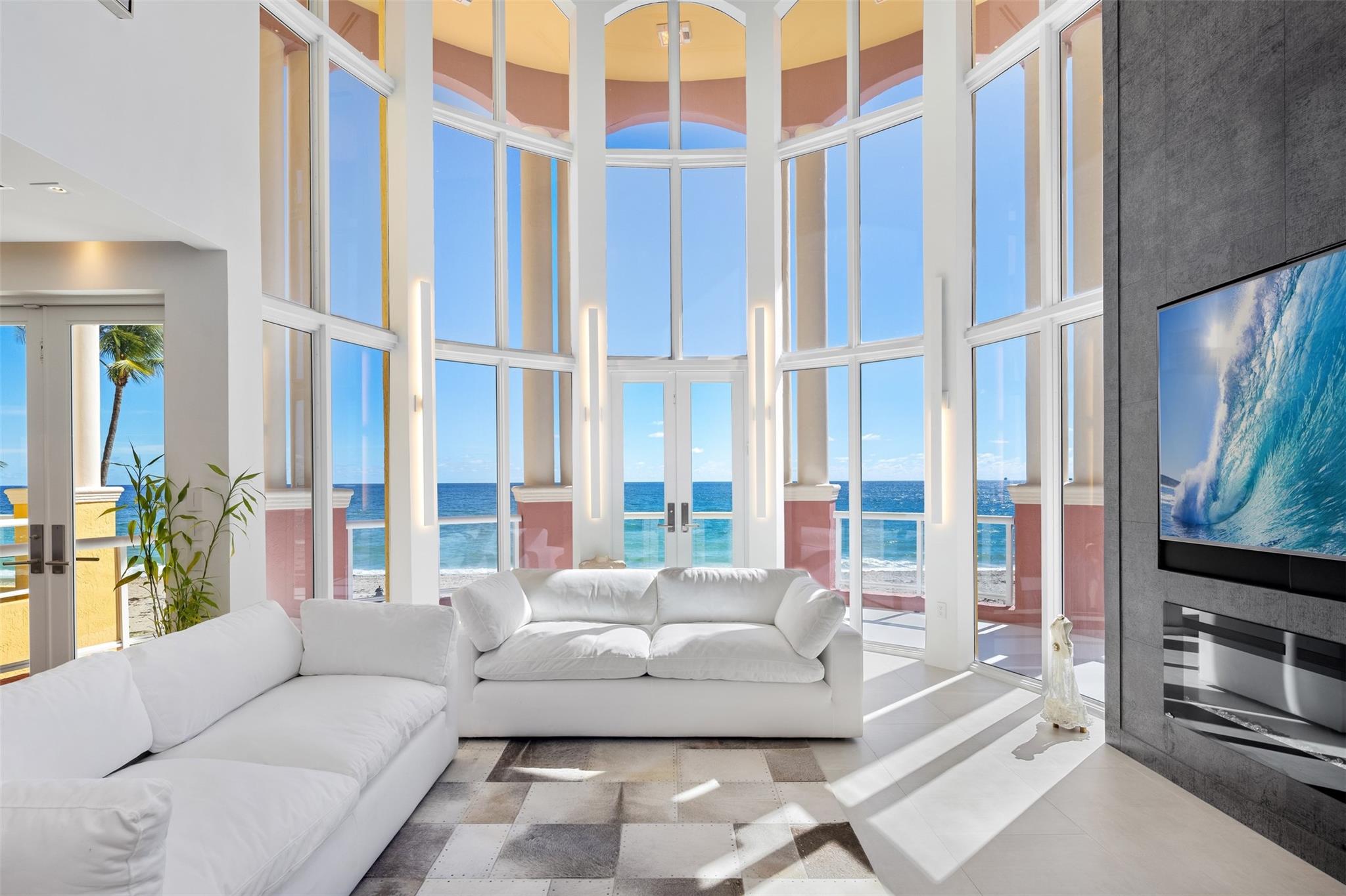 THE PALMS TOWNHOUSES - Residential