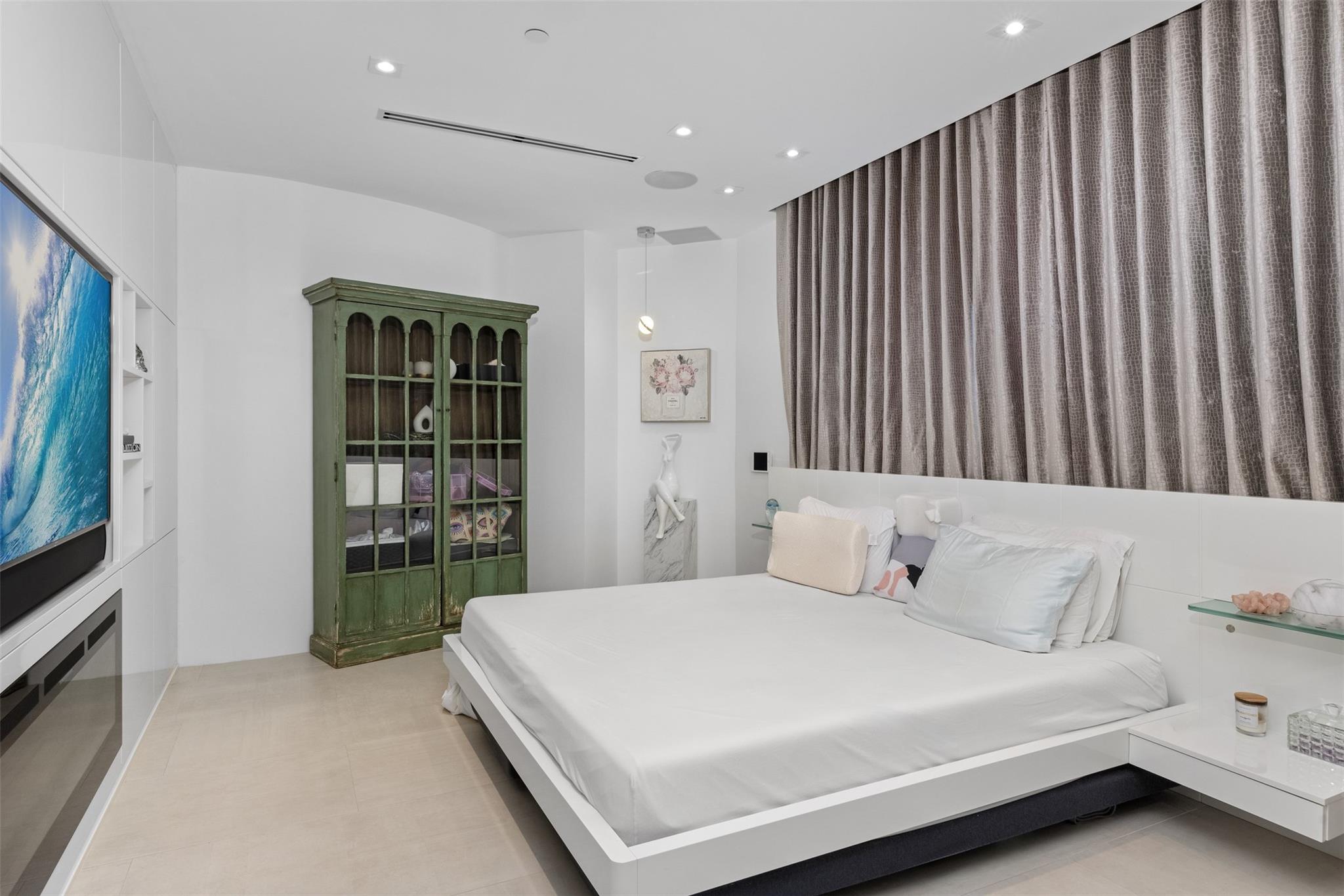 THE PALMS TOWNHOUSES - Residential