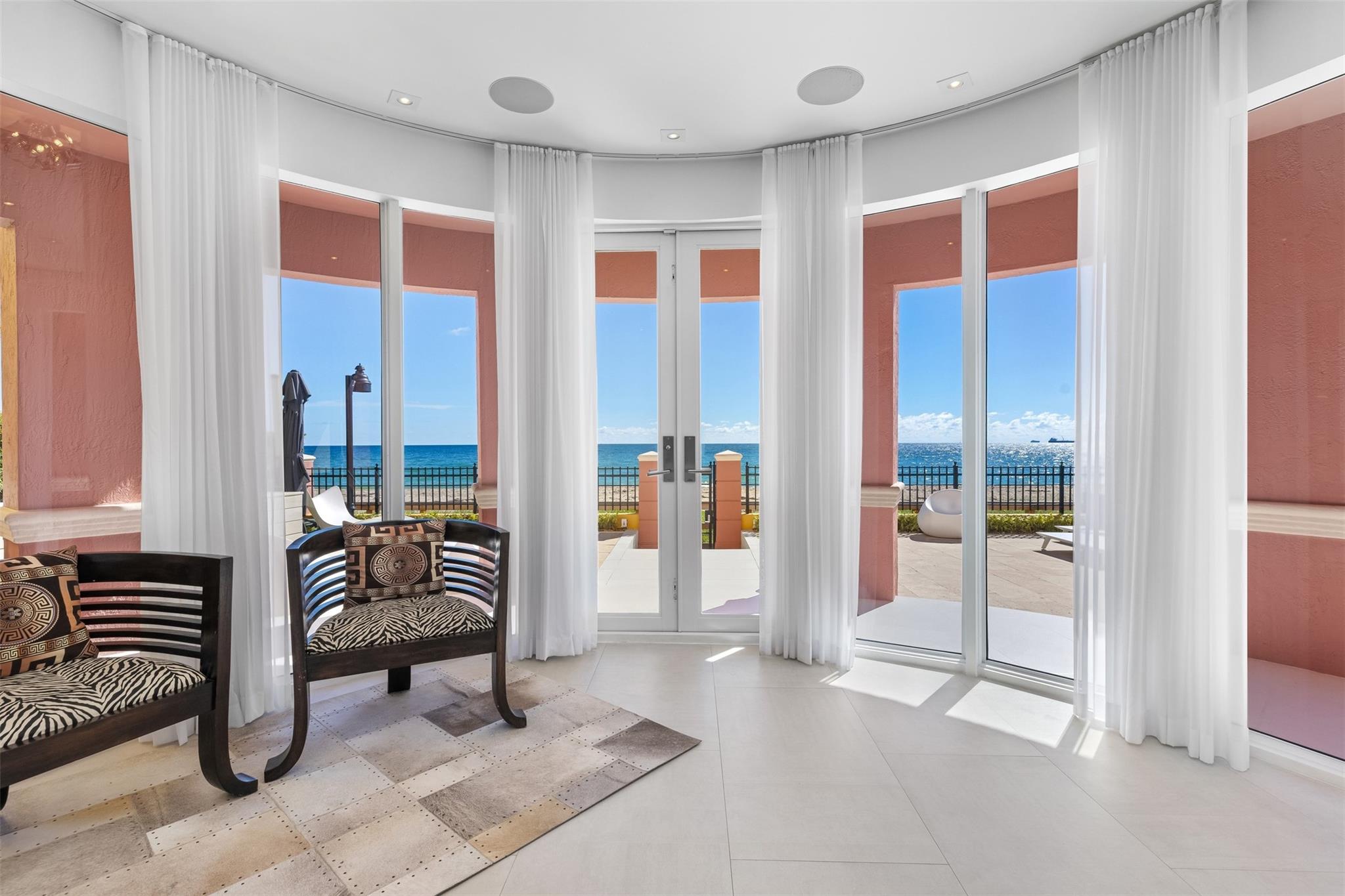 THE PALMS TOWNHOUSES - Residential