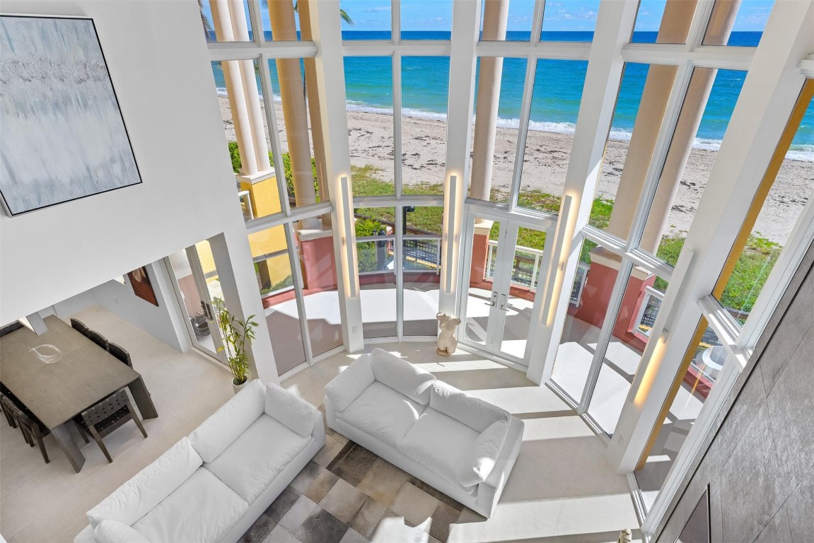 THE PALMS TOWNHOUSES - Residential