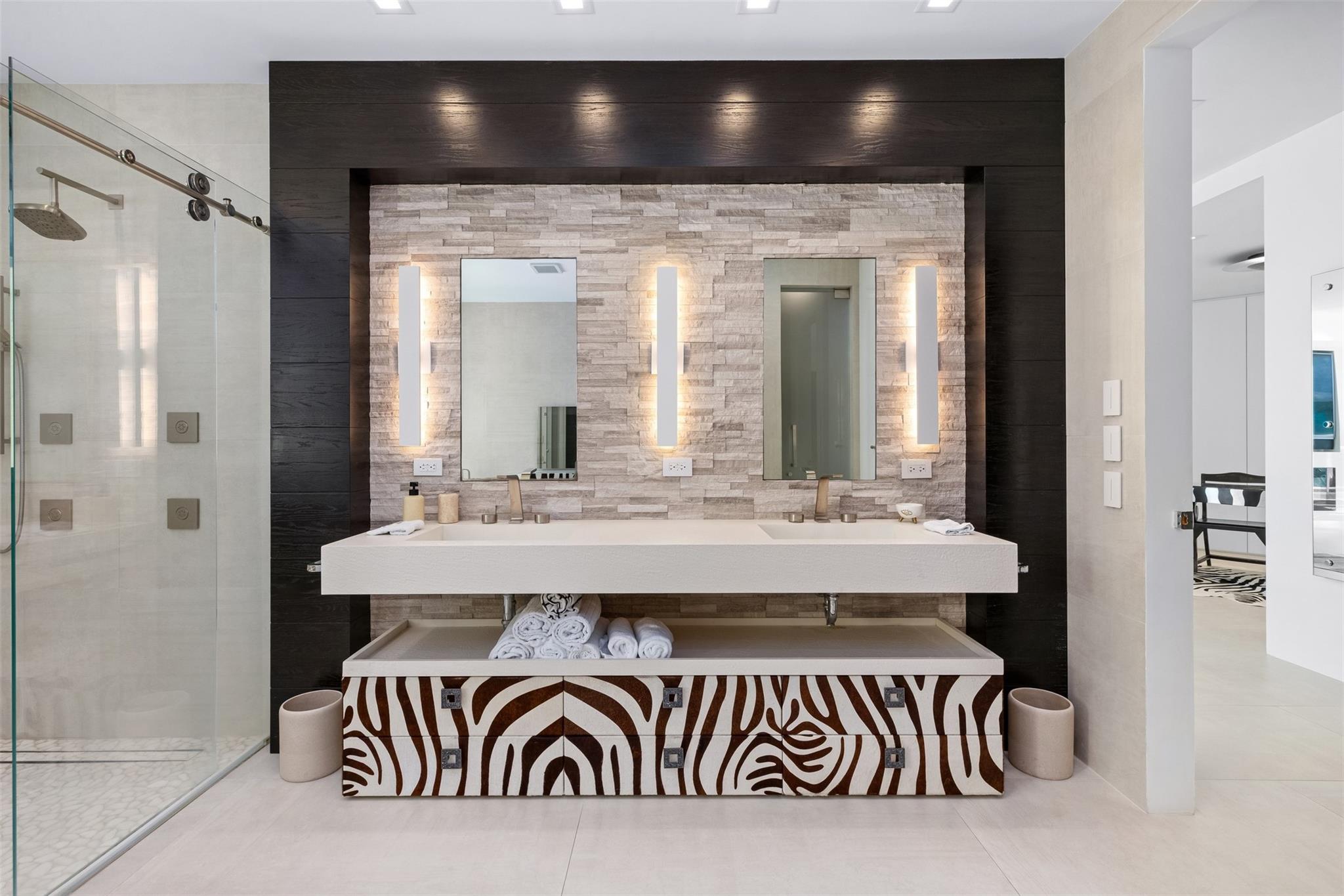 THE PALMS TOWNHOUSES - Residential