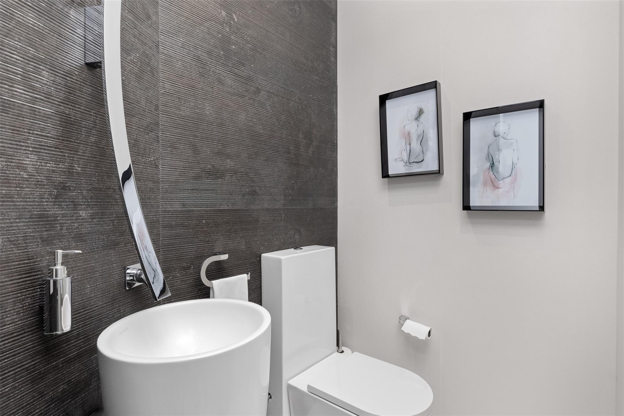 THE PALMS TOWNHOUSES - Residential