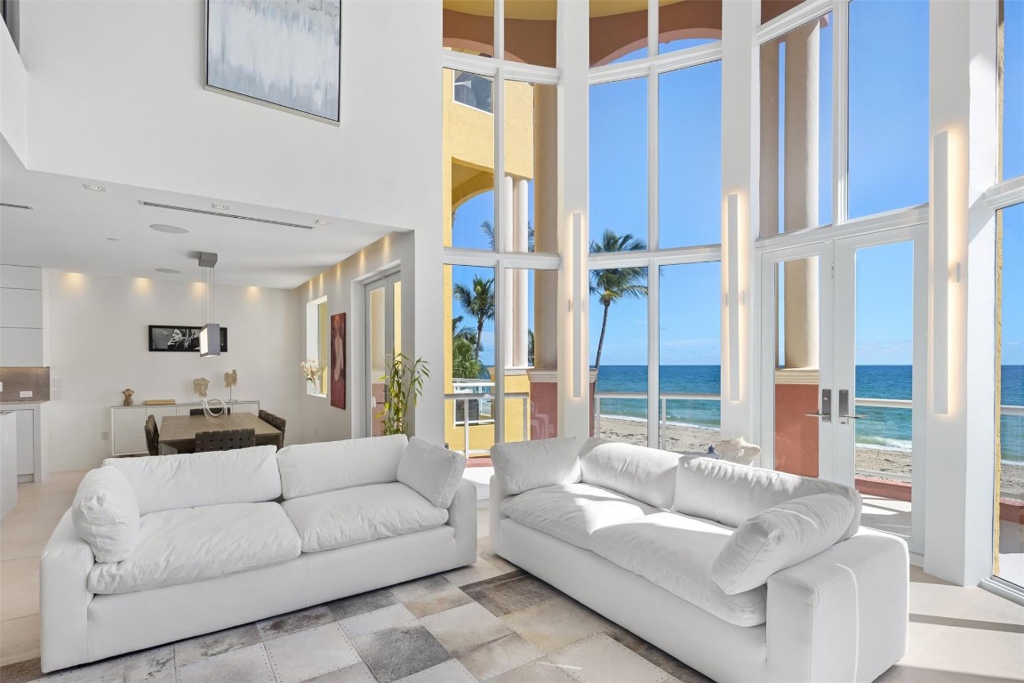 THE PALMS TOWNHOUSES - Residential