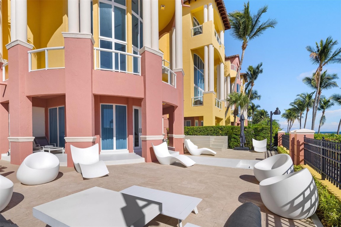 THE PALMS TOWNHOUSES - Residential