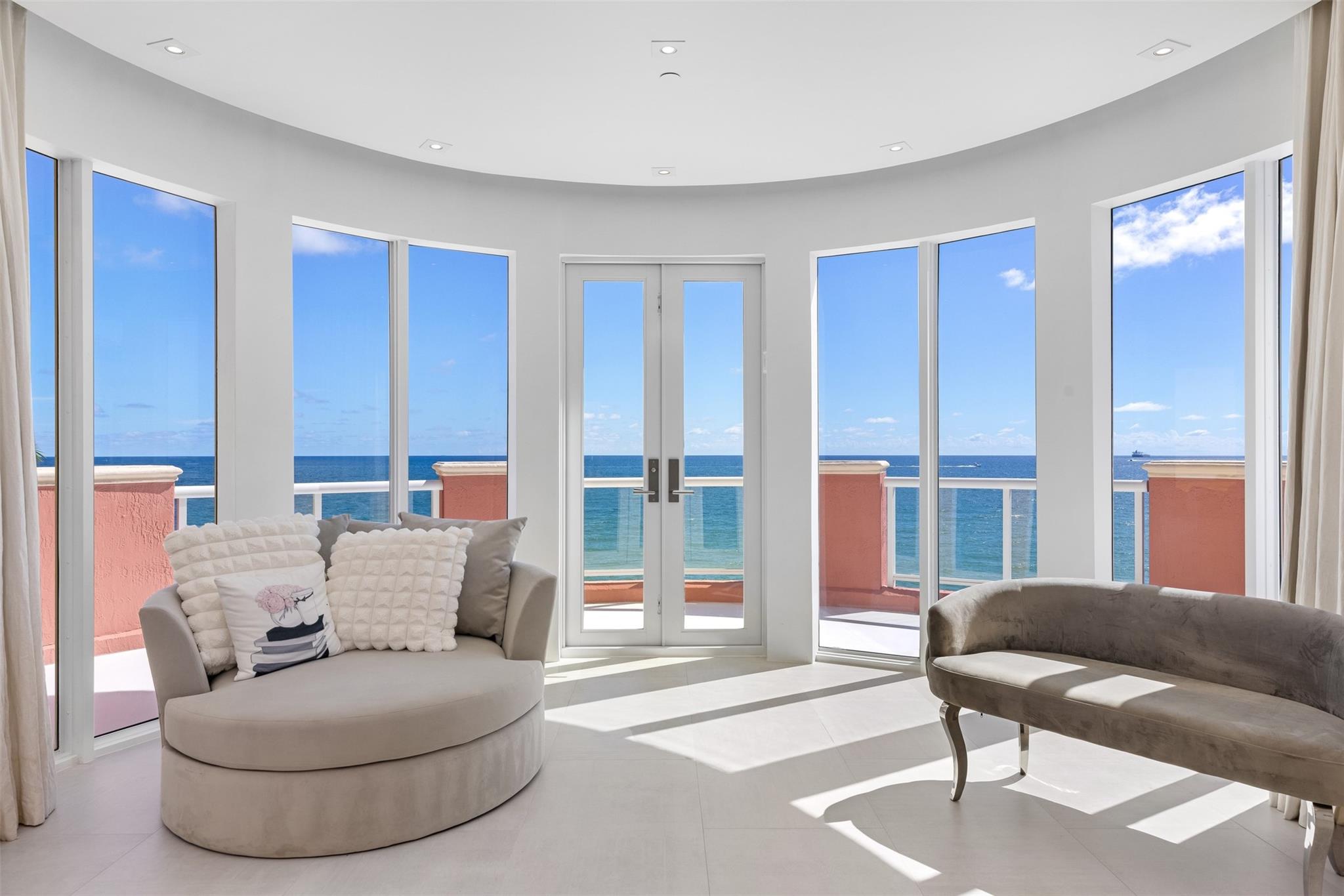 THE PALMS TOWNHOUSES - Residential