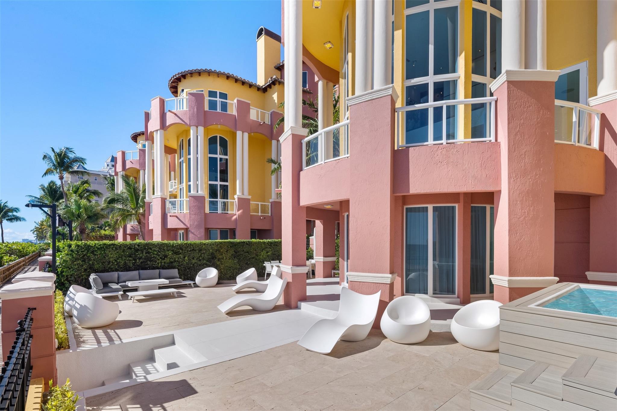 THE PALMS TOWNHOUSES - Residential