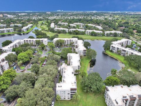 9235 Lagoon Pl 410 Davie FL 33324