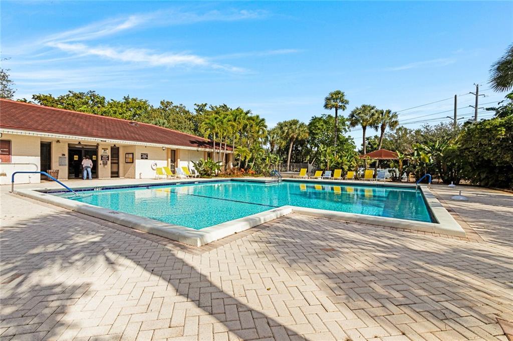 INVERWOOD CONDO - Residential