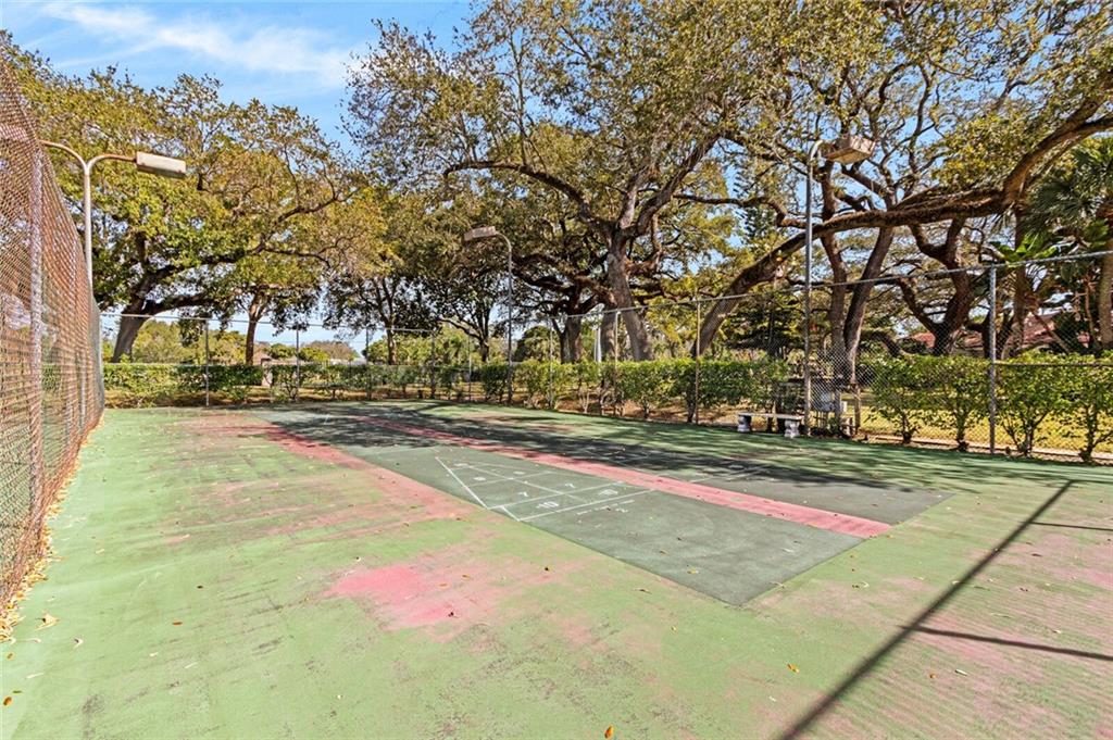 INVERWOOD CONDO - Residential