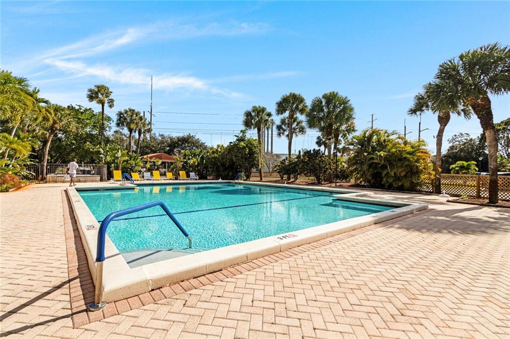 INVERWOOD CONDO - Residential