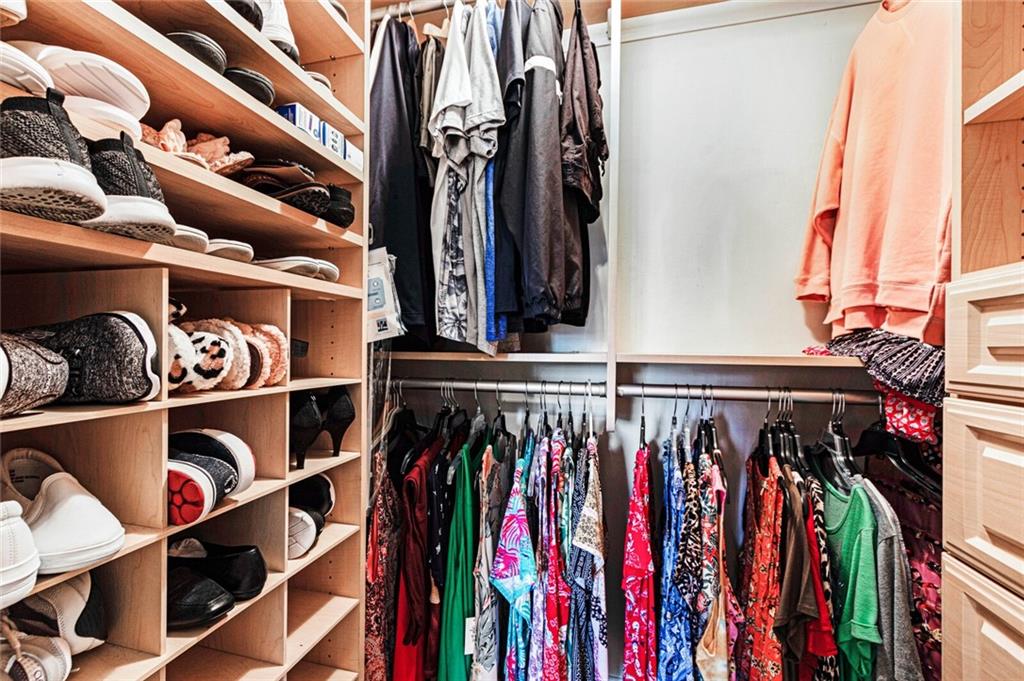 INVERWOOD CONDO - Residential