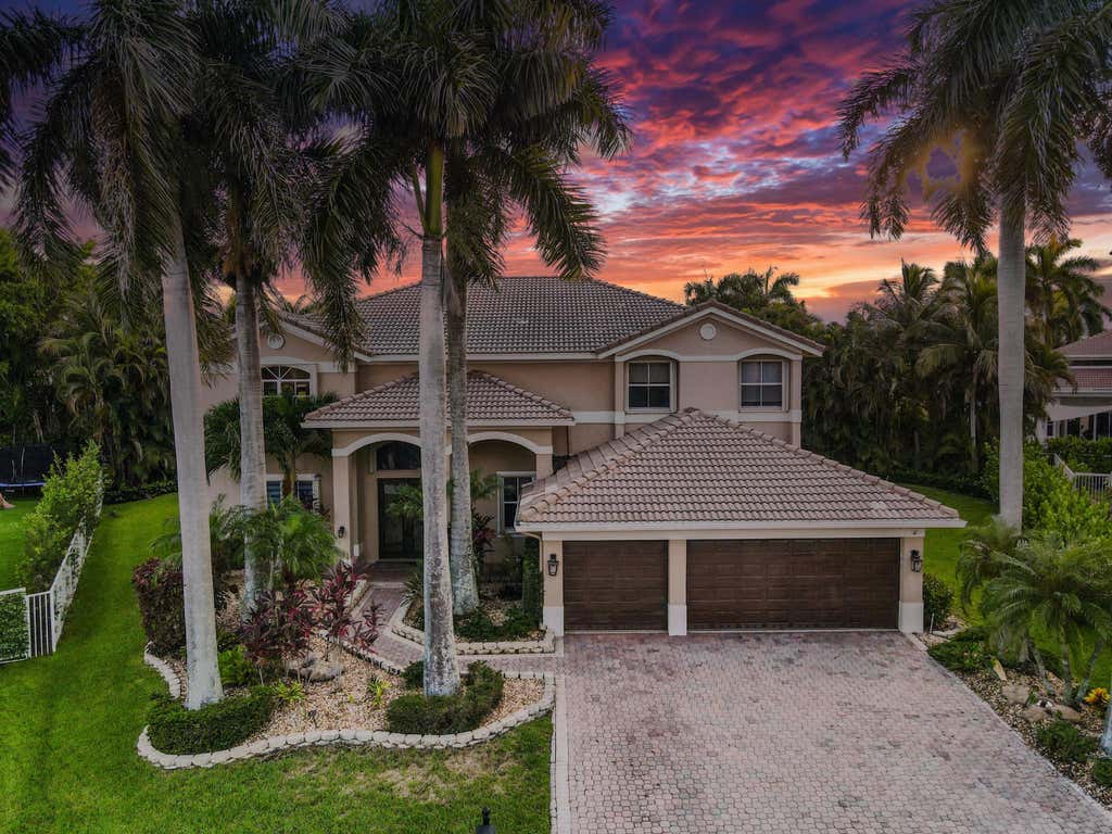 Photo of 1664 VICTORIA POINTE Lane, Weston, FL 33327 (MLS # B26063146)