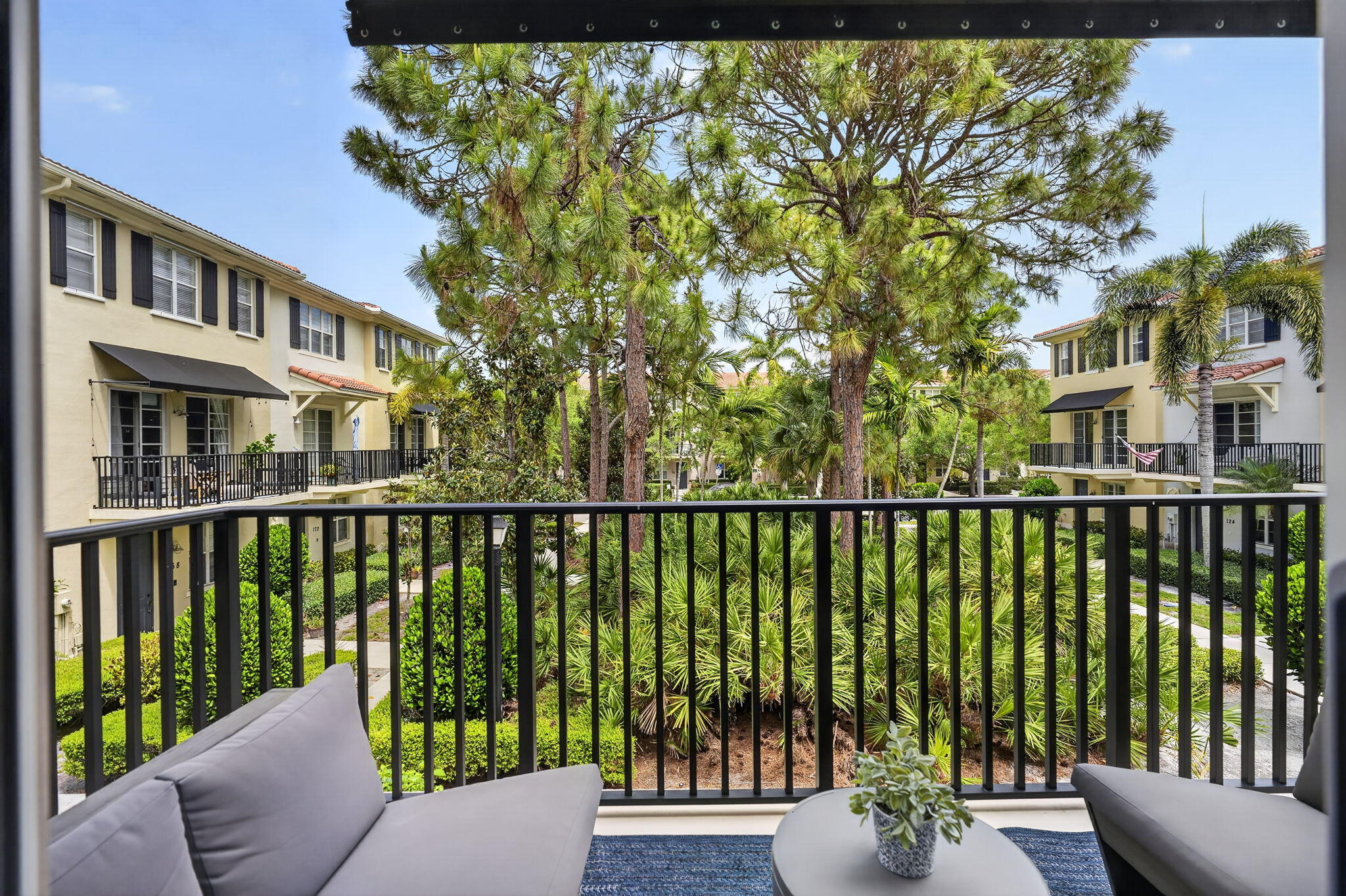 GREENWICH - Residential Lease