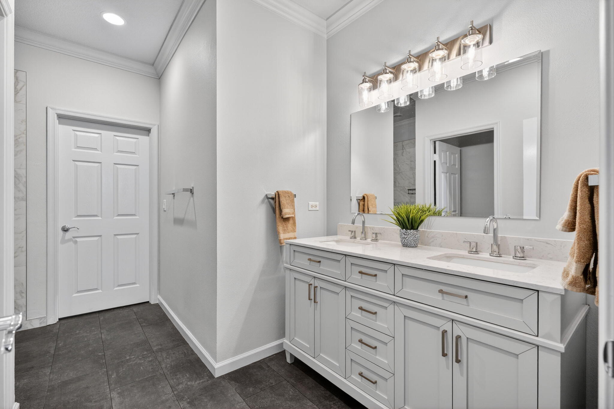 GREENWICH - Residential Lease