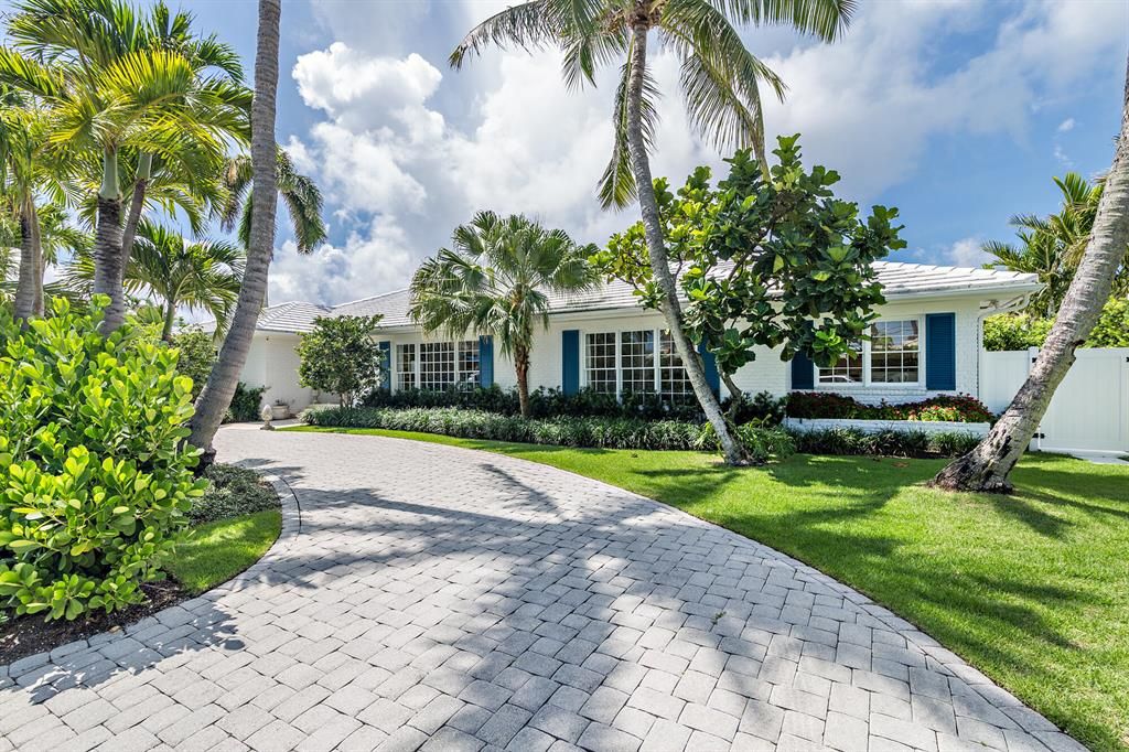 Photo of 224 Via Marila, Palm Beach, FL 33480 (MLS # R10863547)