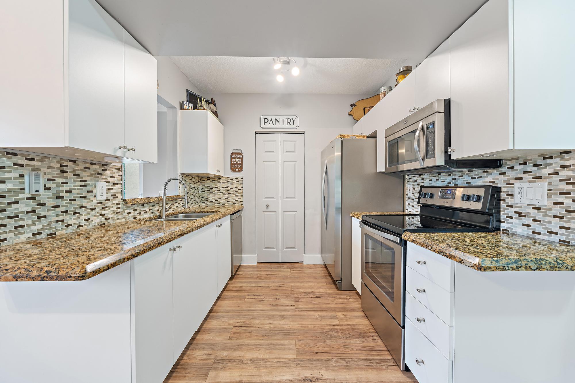 1088 Via Jardin