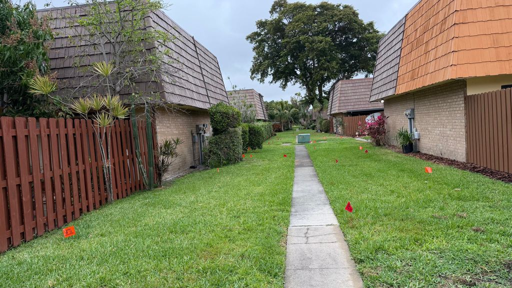 Photo of 882 Springdale Circle #88-b, Palm Springs, FL 33461 (MLS # B26004302)