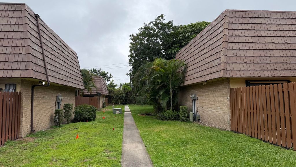 Photo of 882 Springdale Circle #88-b, Palm Springs, FL 33461 (MLS # B26004302)