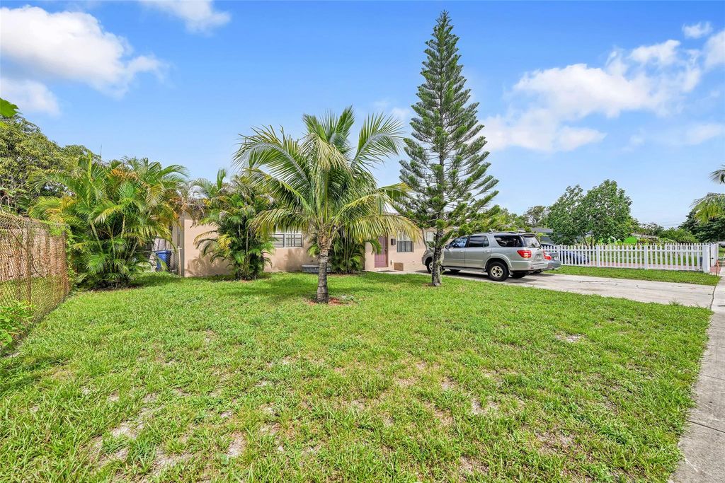 Photo of 470 Arizona Avenue, Fort Lauderdale, FL 33312 (MLS # F10516356)
