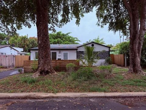 1621-1623 NE 16th Ter Fort Lauderdale FL 33305