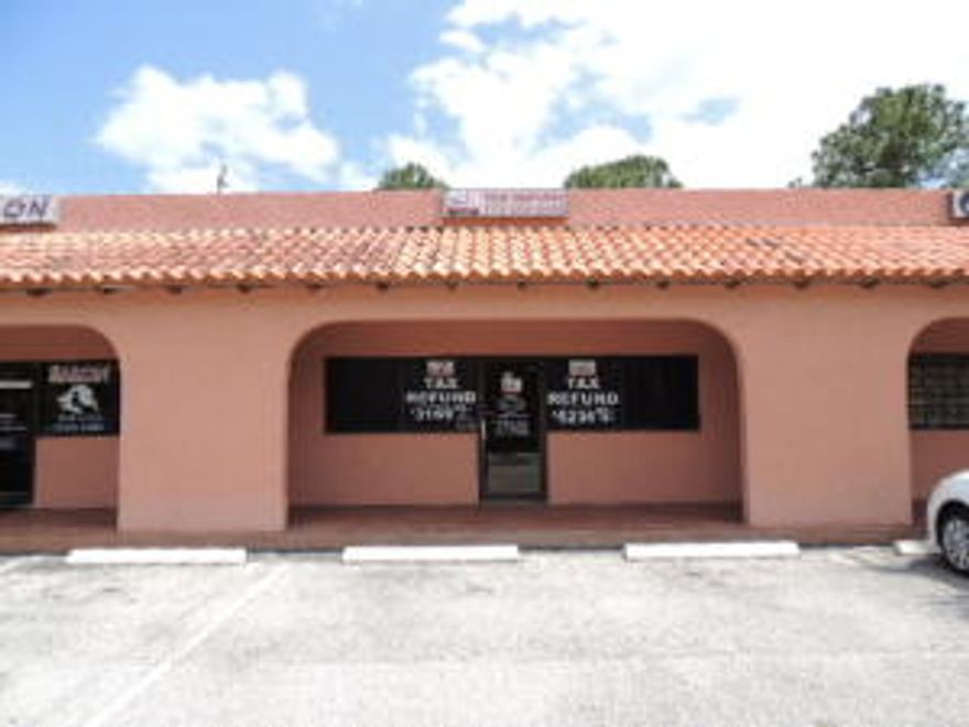 High traffic location one lot north of Port St Lucie Blvd and Gatlin Blvd. Make great office space or small service oriented business.