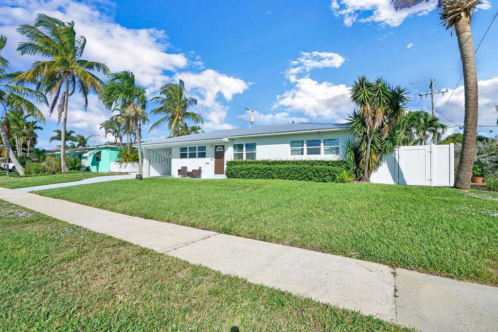 Photo of 405 Gulf Road, North Palm Beach, FL 33408 (MLS # R10901550)