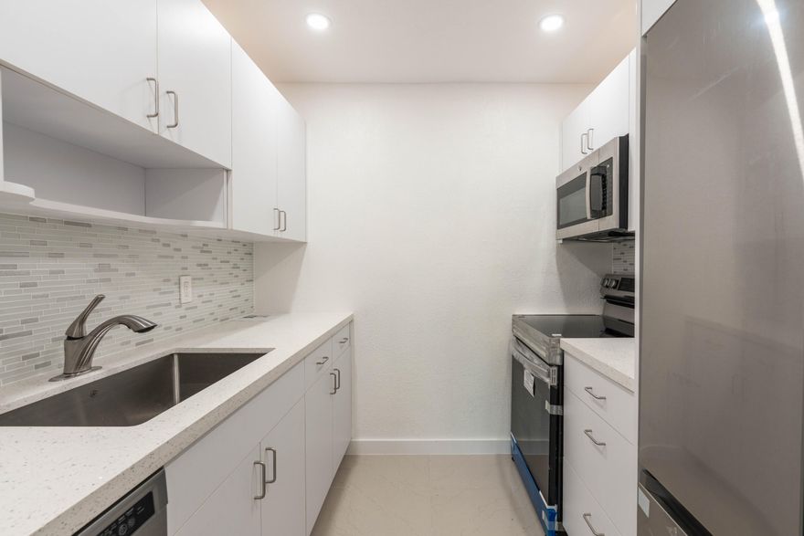 Brand new renovated Condo,
Whether your first home or INVESTOR looking for turn key rental, this is a 3 bedroom with Different locks on all doors, IMPACT Windows, new floors, water heater, and kitchen/Appliances.
Ready to be Rented.