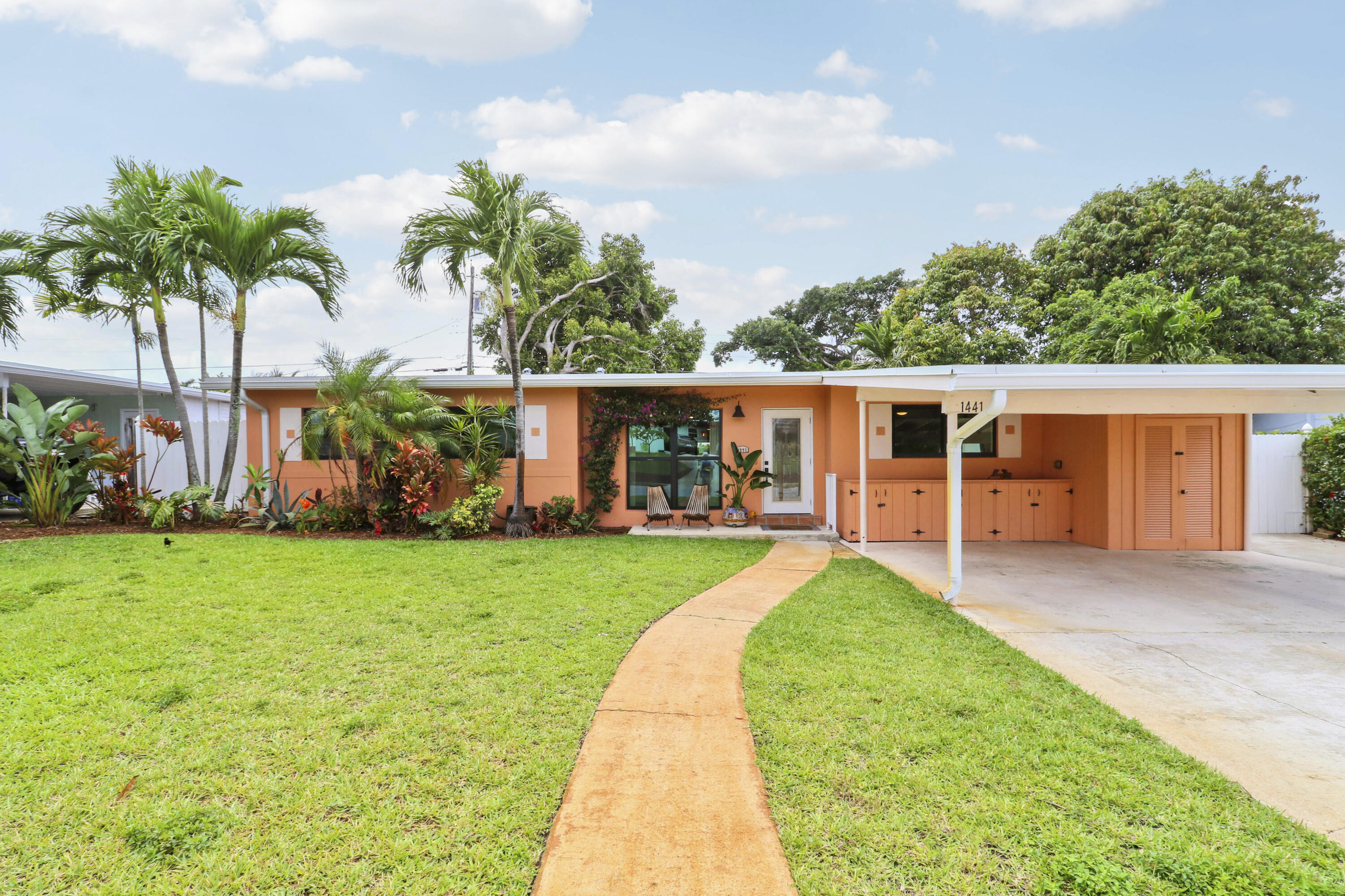 LAKE OSBORNE HILLS - Residential