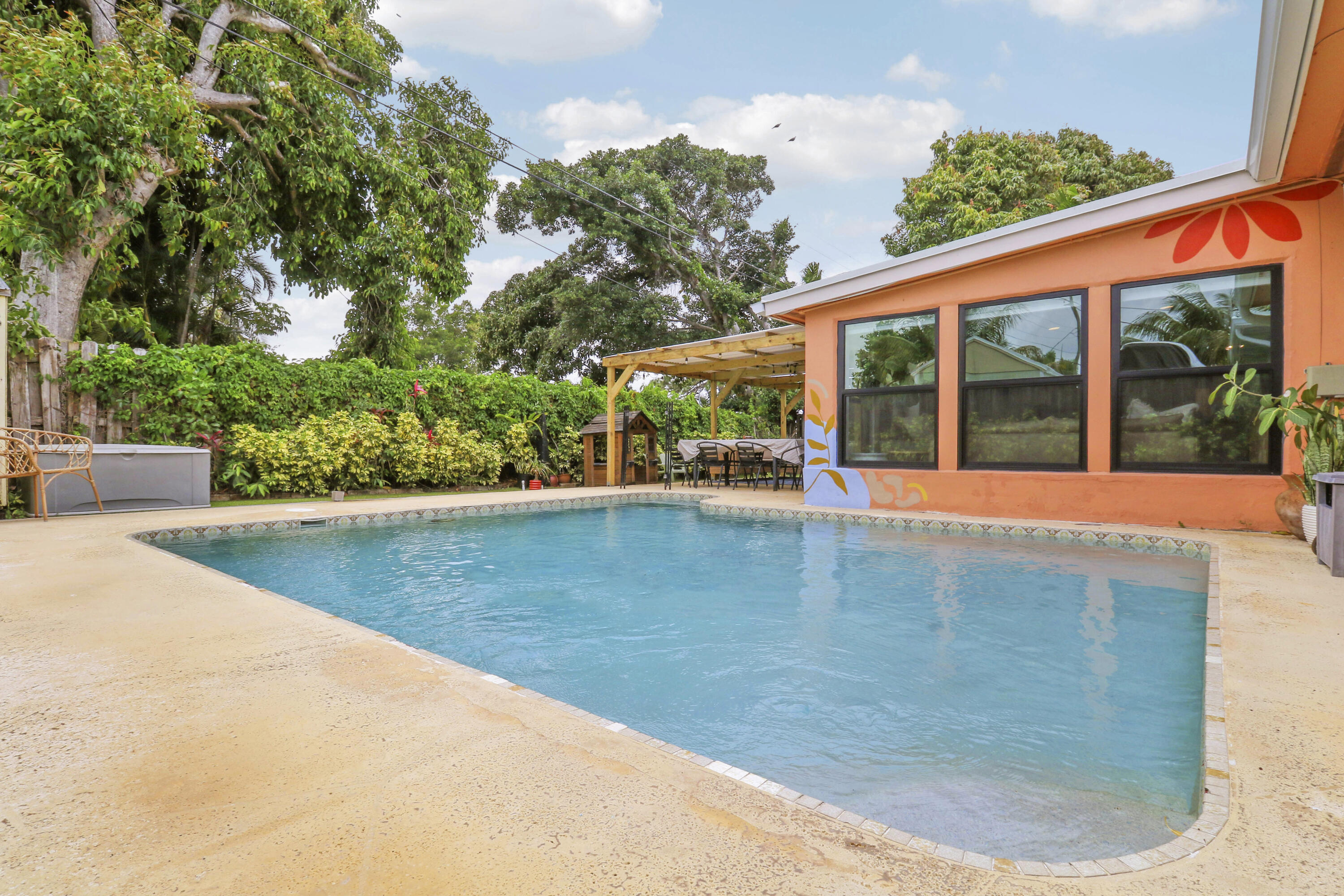 1441 Hillcrest Drive